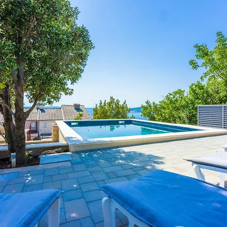 Turquoise Breeze Vila *