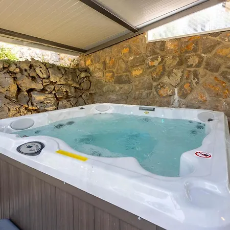 Turquoise Breeze Vila