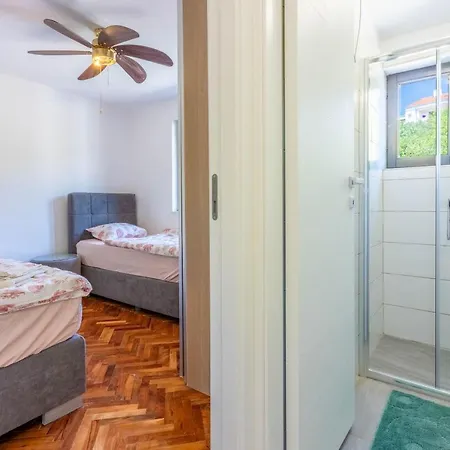 Turquoise Breeze Vila *