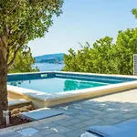 فيلة Turquoise Breeze كلينوفيتسا