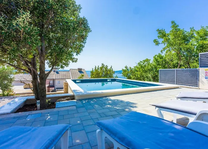 Turquoise Breeze Vila *